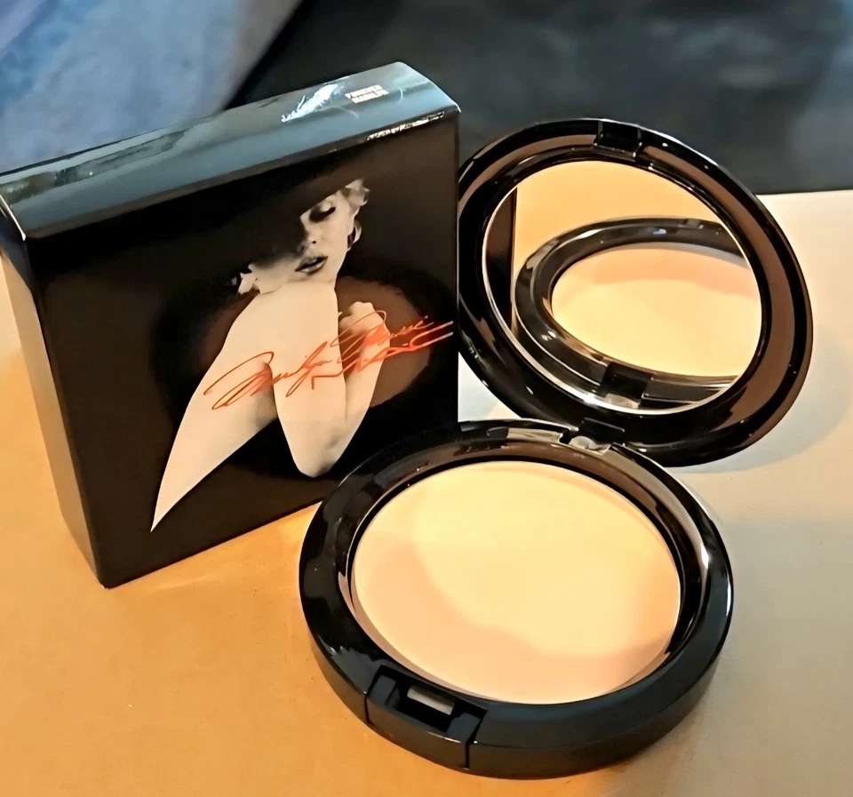 MAC Marilyn Monroe Beauty Powder FOREVER MARILYN - NEW, AUTHENTIC, LIMITED - Image 4 of 4