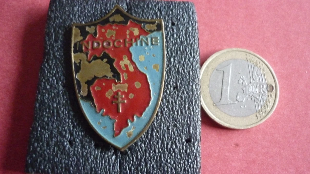 Croix de lorraine dans insignes militaires de collection de la