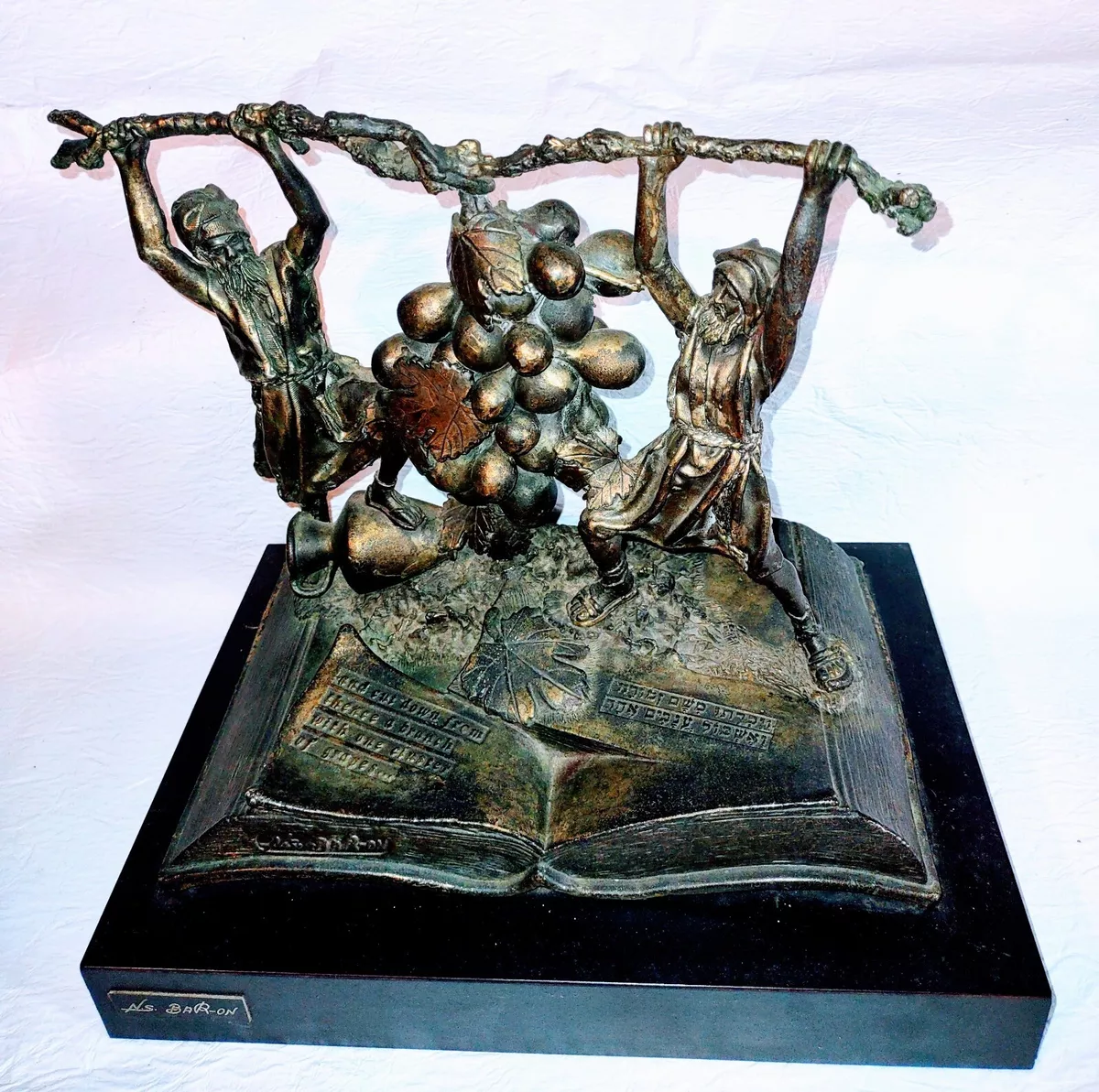 Israeli jewelry deals artists