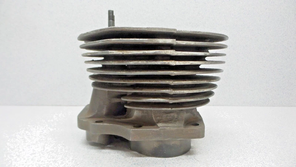 Norton Commando Interstate Roadster 1969 1970 cilindro 750 faldón dañado Foto 4 de 4