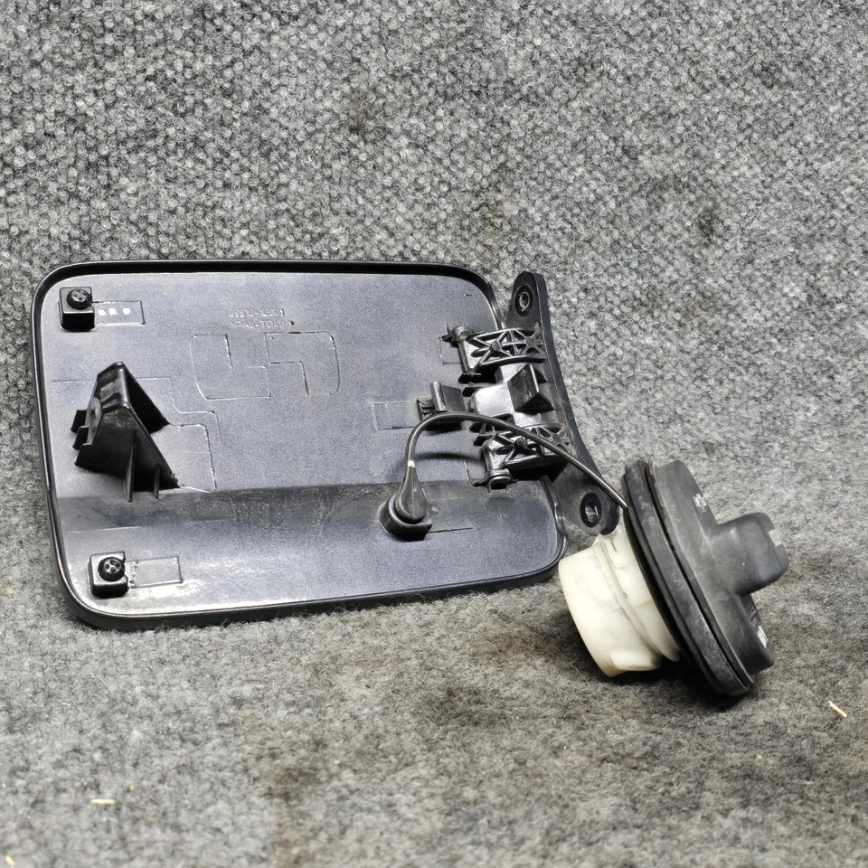 Hyundai Accent 2006-2011 combustible gas puerta y tapa pintura código 2M gris carbón mica Foto 3 de 4