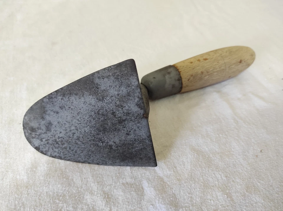 Outil à main Maçonnerie, Platerie petite Truelle 8 x 9,5 cm - Photo 4/4