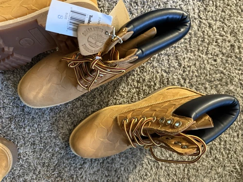 Bottes Supreme x Timberland homme taille 8 neuves avec étiquette. Plaque diamantée 6" jamais portée