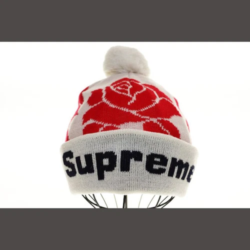 BONNET TRICOT BLANC BONNET ROSE SUPRÊME A Occasion b5295386a19df8d5cae7ac455da9738b