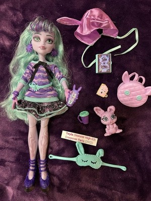 Monster High Twyla Creepover Party Doll (2022) 11in Articulated w/ Accessories