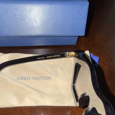 Louis Vuitton Black Oversized Square Women display picture 2