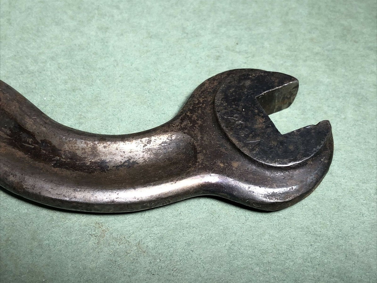 Vintage Diamond W | #263 A | 5/8