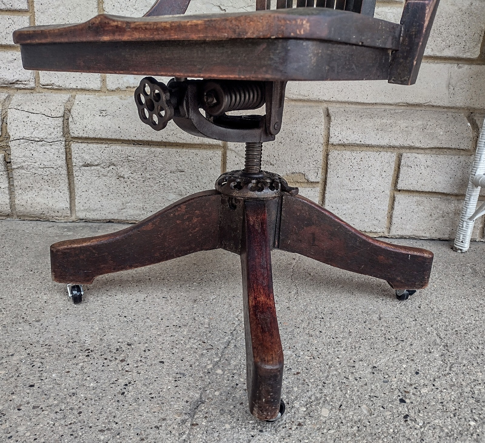 Antique 1914 Milwaukee Chair Co. Rolling Swivel Wood Office Lawyer