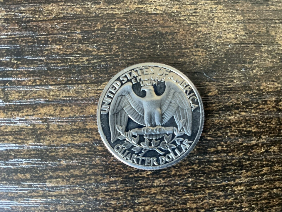 1977 25 Cent Piece Uncirculated Mint S Filled In. - Image 2 of 3