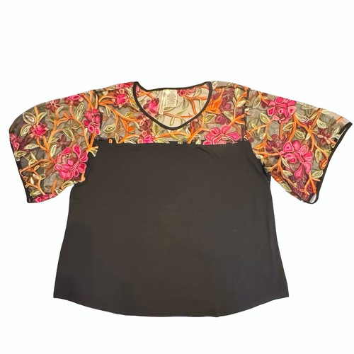 Forgotten Grace Top mit Blumenstickerei Größe 1X schwarz transparente Ärmel 3D-strukturiert - Bild 7 von 11