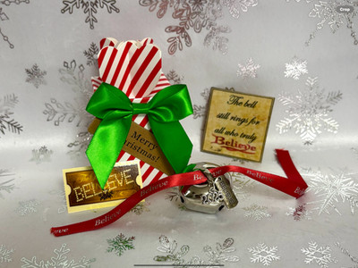 2025 BELIEVE Polar Express inspirierte Jingle Schlitten Glocke und Ticket rote Streifen Box