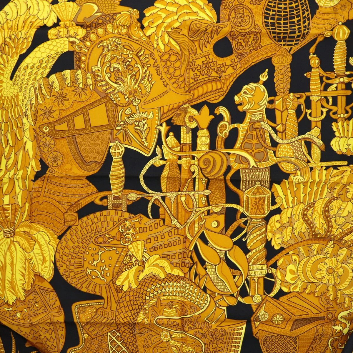 Hermes Large Scarf Carre 90 ARMETS en PANACHE Feathered Cavalry Helmet r0_0209