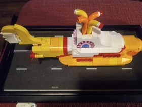 LEGO Ideas: The Beatles -Minifigures -  Yellow Submarine (21306)