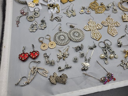 Jewelry Lot All pieces Wearable! 50 Pieces Earrings | Pendants- Lots Of Pieces! - Picture 8 of 10