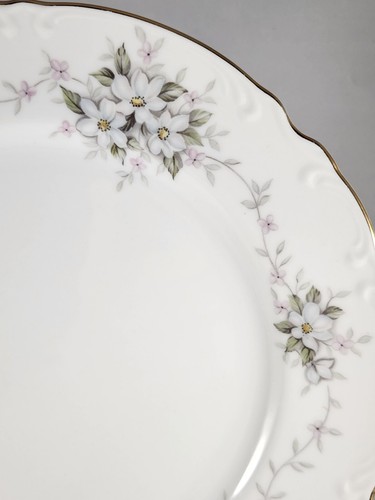 MIKASA FINE CHINA JENNIFER 9317 MADE IN JAPAN 2 DINNER PLATES 10 3/8" DIAMETER. - Picture 3 of 12