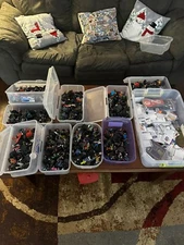Massive Lot of 850 Heroclix Marvel Mini Figures For games plus extras