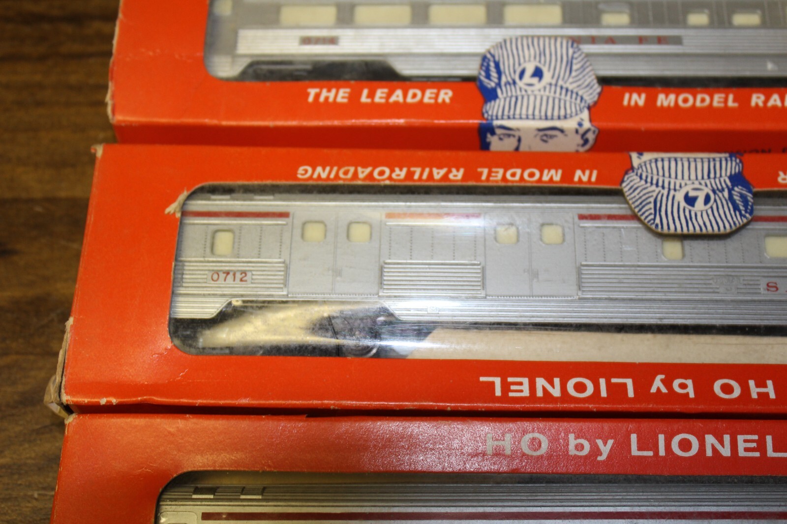 Vintage Lionel HO Scale Santa Fe Passenger Observation Cars Trains