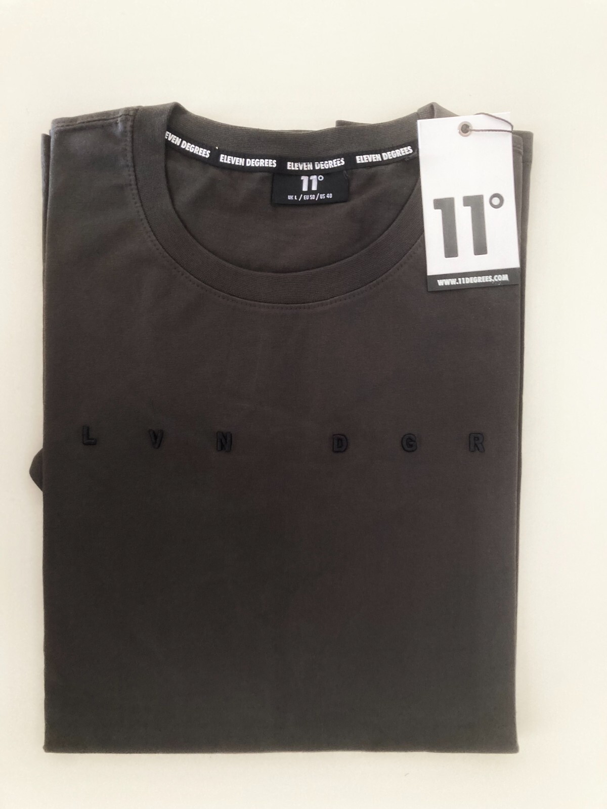 11º _ Eleven Degrees. Camiseta negra. Talla L