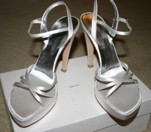 Vera Wang WHITE SATIN Wedding BRIDAL Sandals SHOES Sz Euro 38 or US 8 $485 New