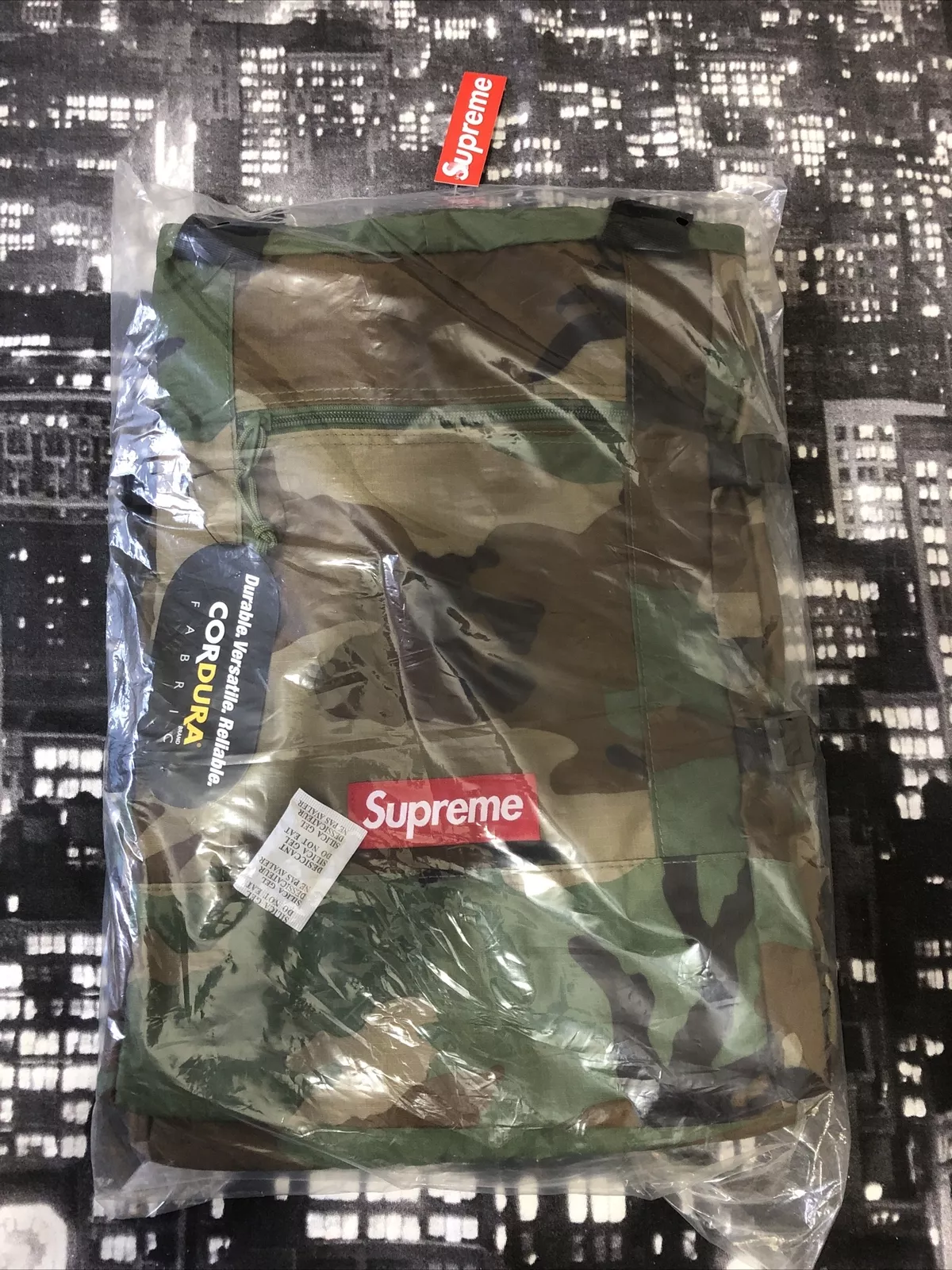 Sac fourre tout Supreme camouflage !!SS19 ! 100 % authentique ! Stock totalement mort ! Super rare !!!