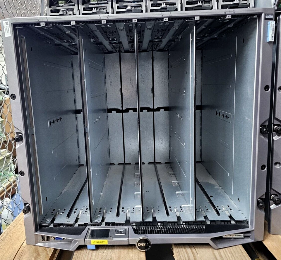Корпус/корпус блейд-сервера Dell PowerEdge M1000e 9 вентиляторов 6x 2700 Вт 2xCMC 1xiKVM - Изображение 4 из 4
