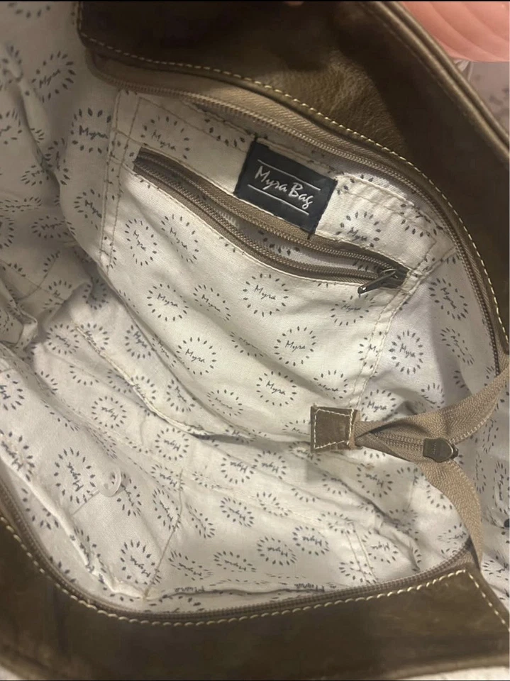 Myra Bag Cowhide Leather Tote Bag – Brown & White Hair-On Hide – Western Style - Image 4 of 4