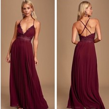 Lulu’s Romantic Intentions Lace Pleated Dress Size Medium