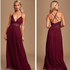 Lulu’s Romantic Intentions Lace Pleated Dress Size Medium