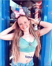 McKenzie Kenz Couch Dancer TikTok Influencer Autograph Signed 8x10 Photo COA 6