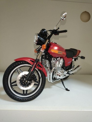 Tamiya 1/6 Scale Honda Cb750F Plastic Model Kit Vintage Motorcycle Kit - Picture 9 of 10