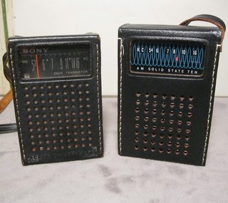 2 Radio Transistor Vintage Ricambi Riparazione Sony Non Funzionanti Uno Sconosciuto Funzionante