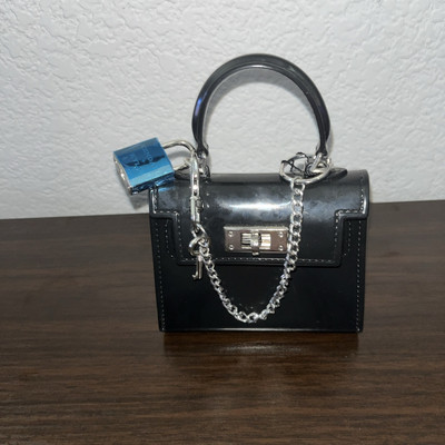 Micro mini Kendall and Kylie Silicon Purse tote bag Crossbody Strap NWT Msrp 59$