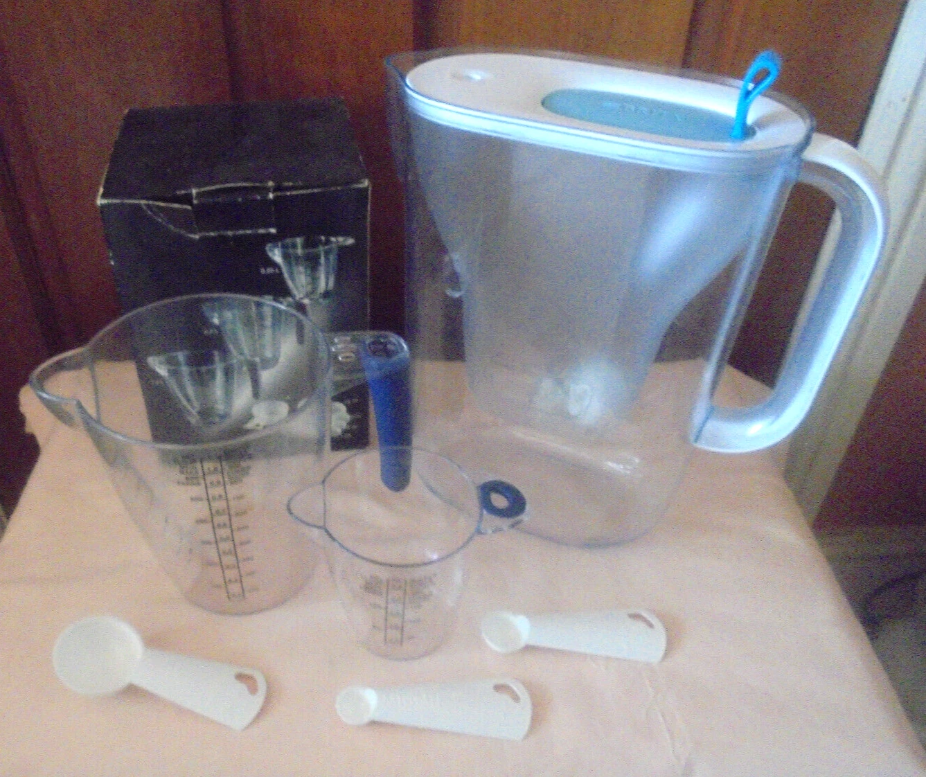 2 PC PLASTIC MEASURING JUGS SET STACK-ABLE+5 MEASURING SPOONS.+BRITAX FILTER JUG