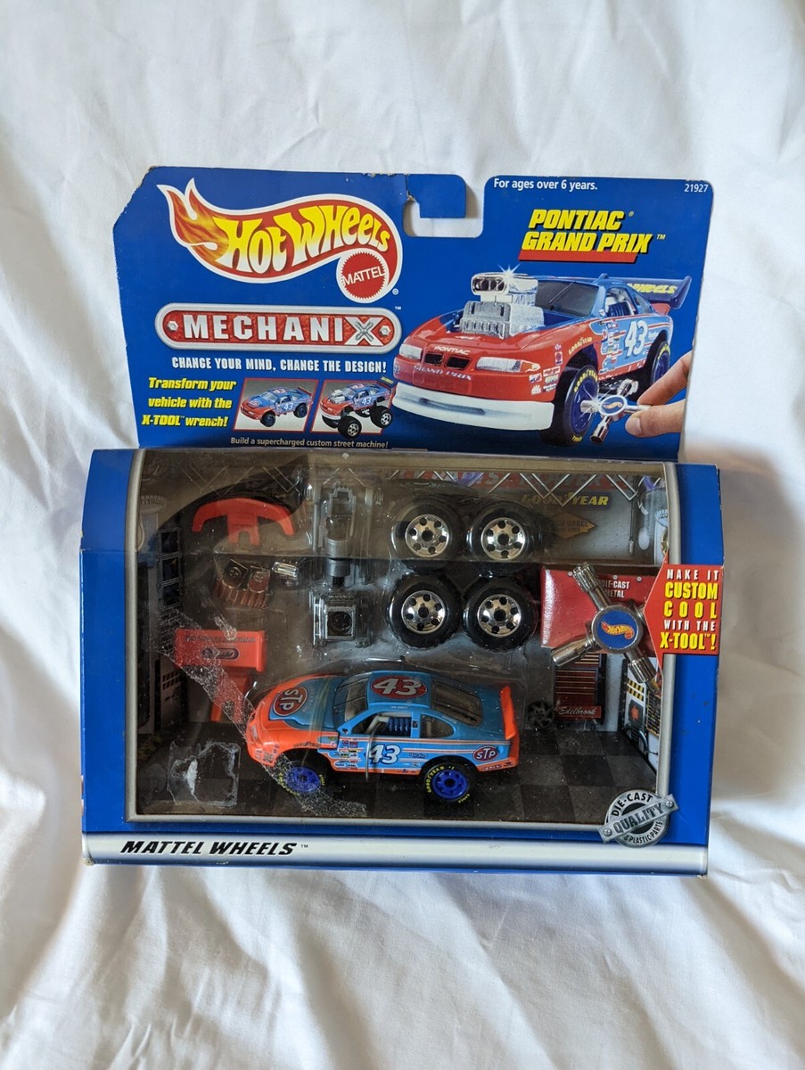 HOT WHEELS MECHANIX PONTIAC GRAND PRIX 21927 RICHARD PETTY CAR