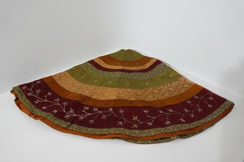 CRATE & BARREL Arabesque Christmas Tree Skirt, 56" Round, Pd. $99.95 (New-Open) - Picture 2 of 14