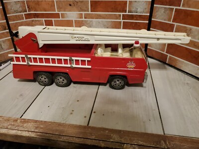 Vintage Tonka Swivel Aerial Ladder Fire Truck Pressed Steel 1970 s -1980's