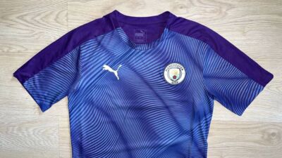 8SM1 puma トレーニングウェア　サッカーシャツ　ネイビー　古着used MANCHESTER CITY PUMA 2019/2020 FOOTBALL TRAINING JERSEY SIZE S