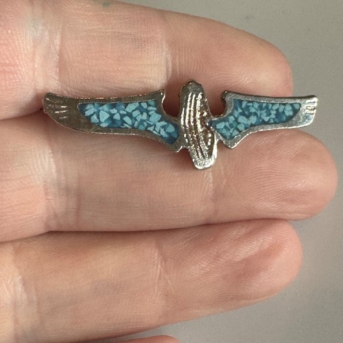 Vintage Southwestern Winged Wheel Motorcycle Pin – Turquoise Chip Inlay Style