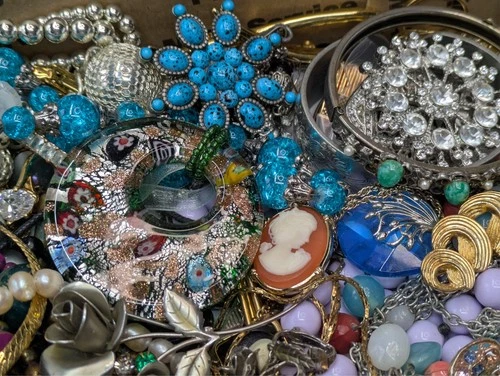 Vintage & Mod Some Signed Costume Jewelry Lot Small Priority Box FULL #146