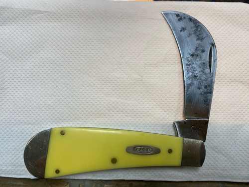 CASE 31011 YELLOW HAWK BILL FOLDING KNIFE. NEVER USED 9 Dot