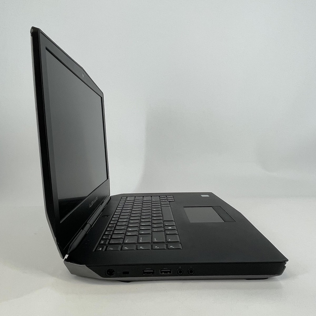 Dell Alienware 15 R2 FHD i7-6700HQ 16GB 256GB SSD/1TB HDD GTX 980M 