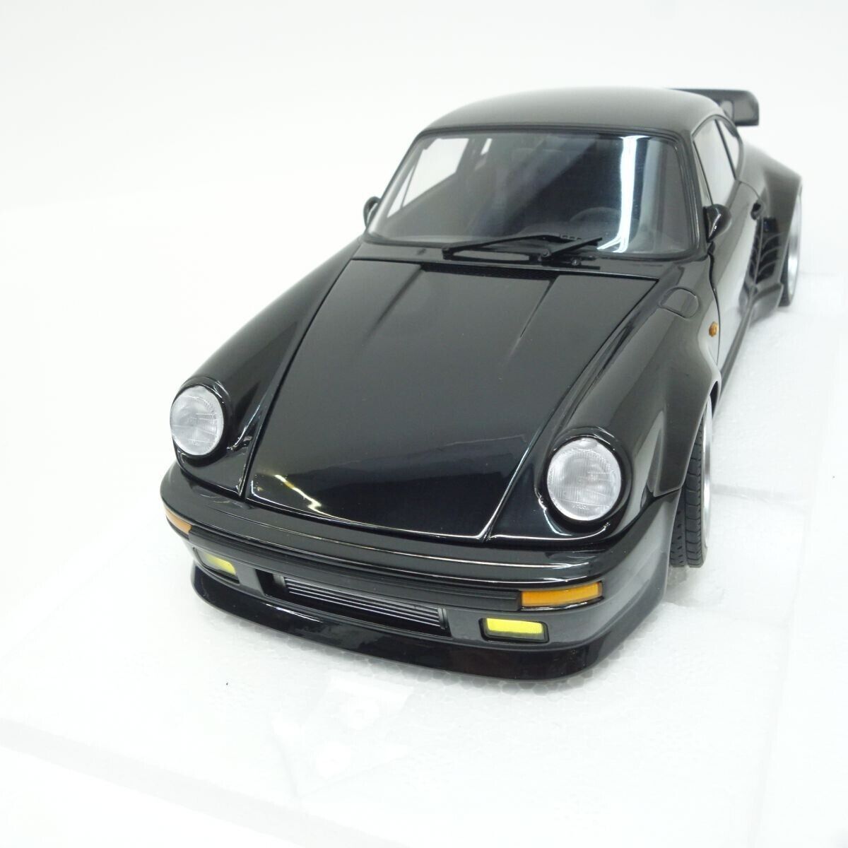 1/18 AUTOart Porsche 911 930 Turbo Wangan Midnight Blackbird 1/18 AUTOart Porsche 911 930 Turbo Wangan Midnight Blackbird