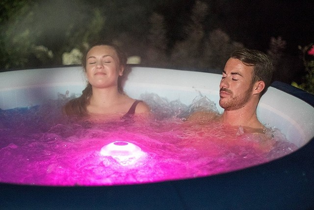 Bestway Flowclear Lay-Z-Spa Hot Badewanne & Pool LED Fließend Licht Bad Disco Bestway Flowclear Lay-Z-Spa Hot Badewanne & Pool LED Fließend Licht Bad Disco