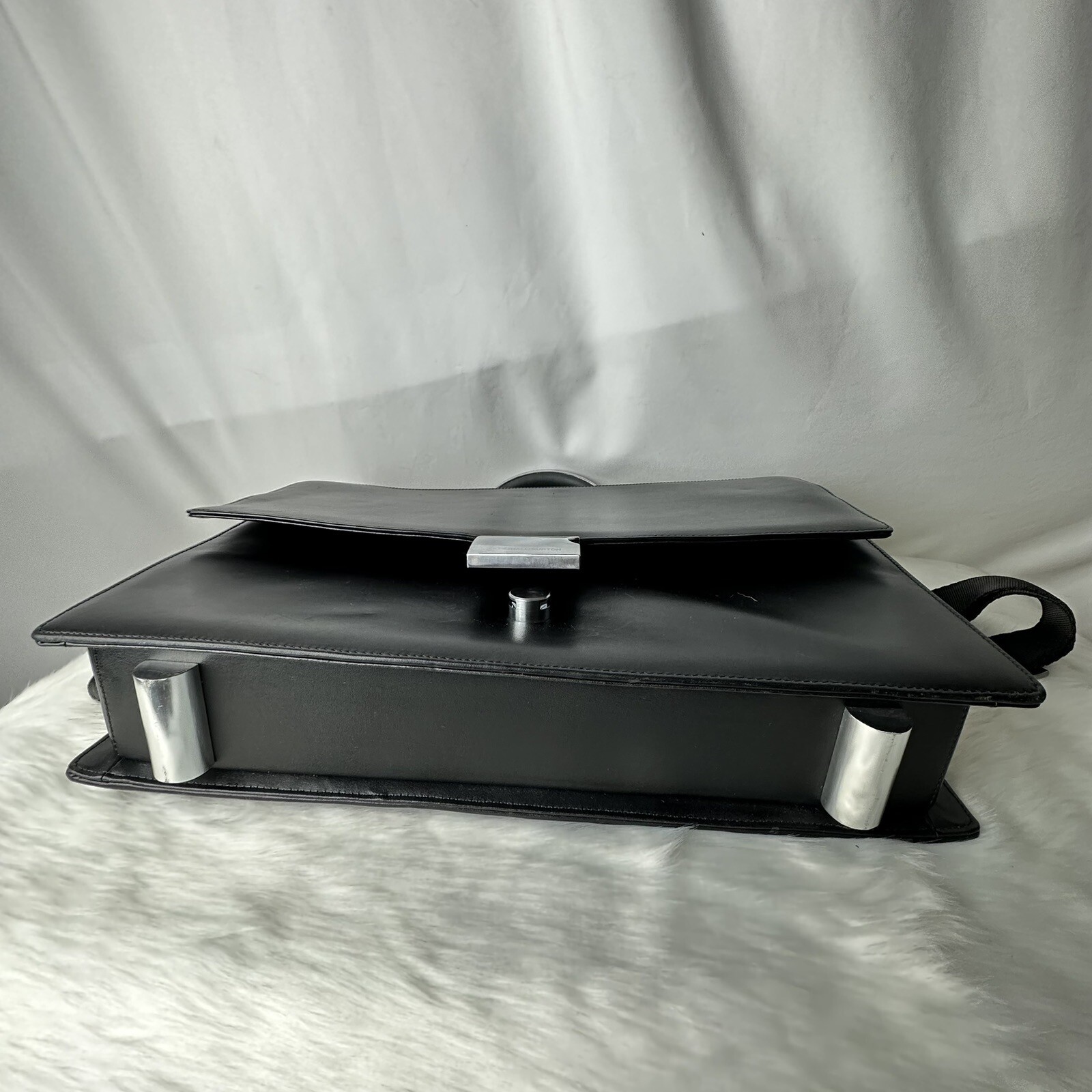 Zero Halliburton Leather Business Laptop Briefcase with Metal trim