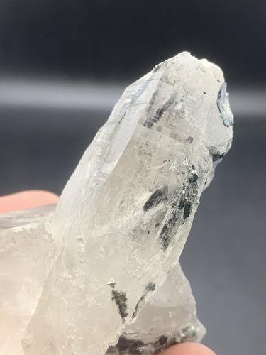 524 Carats Quartz Combine With Hematite Specimen. - Picture 8 of 11