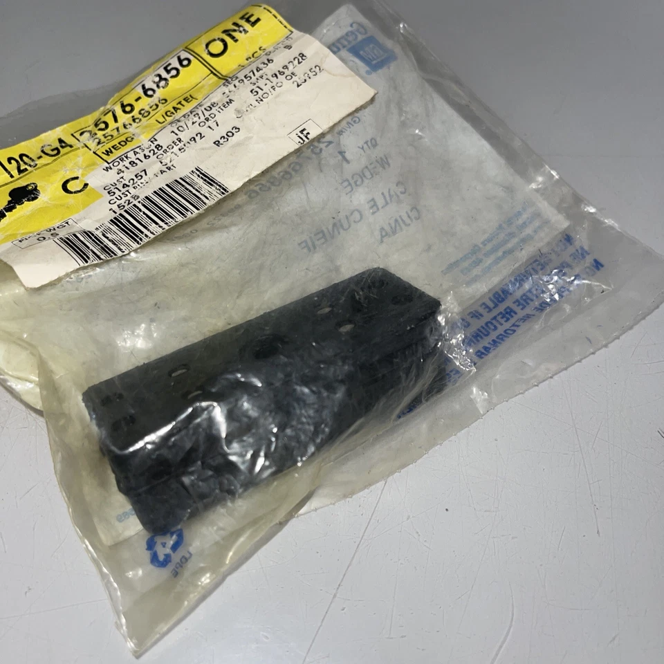 Puerta levadiza escotilla cuña Chevrolet Uplander 05 06 07 08 GM OEM 25766856 Foto 2 de 2