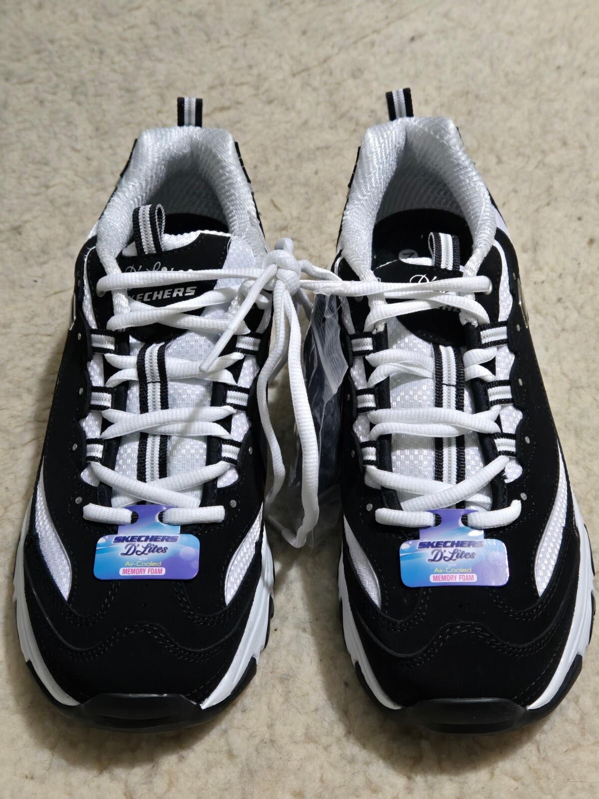 New Skechers D’Lites Women’s Black & White Size 10 Memory Foam Air Cooled 11930