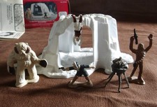 Complete Vintage 1982 Kenner Star Wars Micro Collection Hoth Wampa Cave W Box