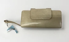 HOBO Original Leather Wallet/Wristlet Beige W/Paisley Lining Kiss Lock New