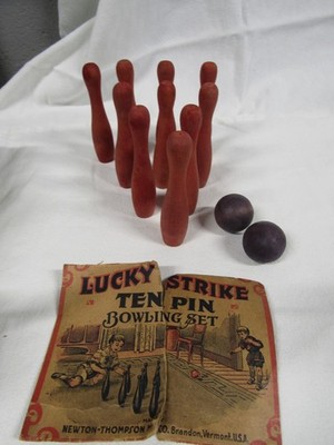ANTIQUE LUCKY STRIKE WOOD WOODEN BOWLING PIN TABLE TOP GAME TOY 4 1/4 IN PINS